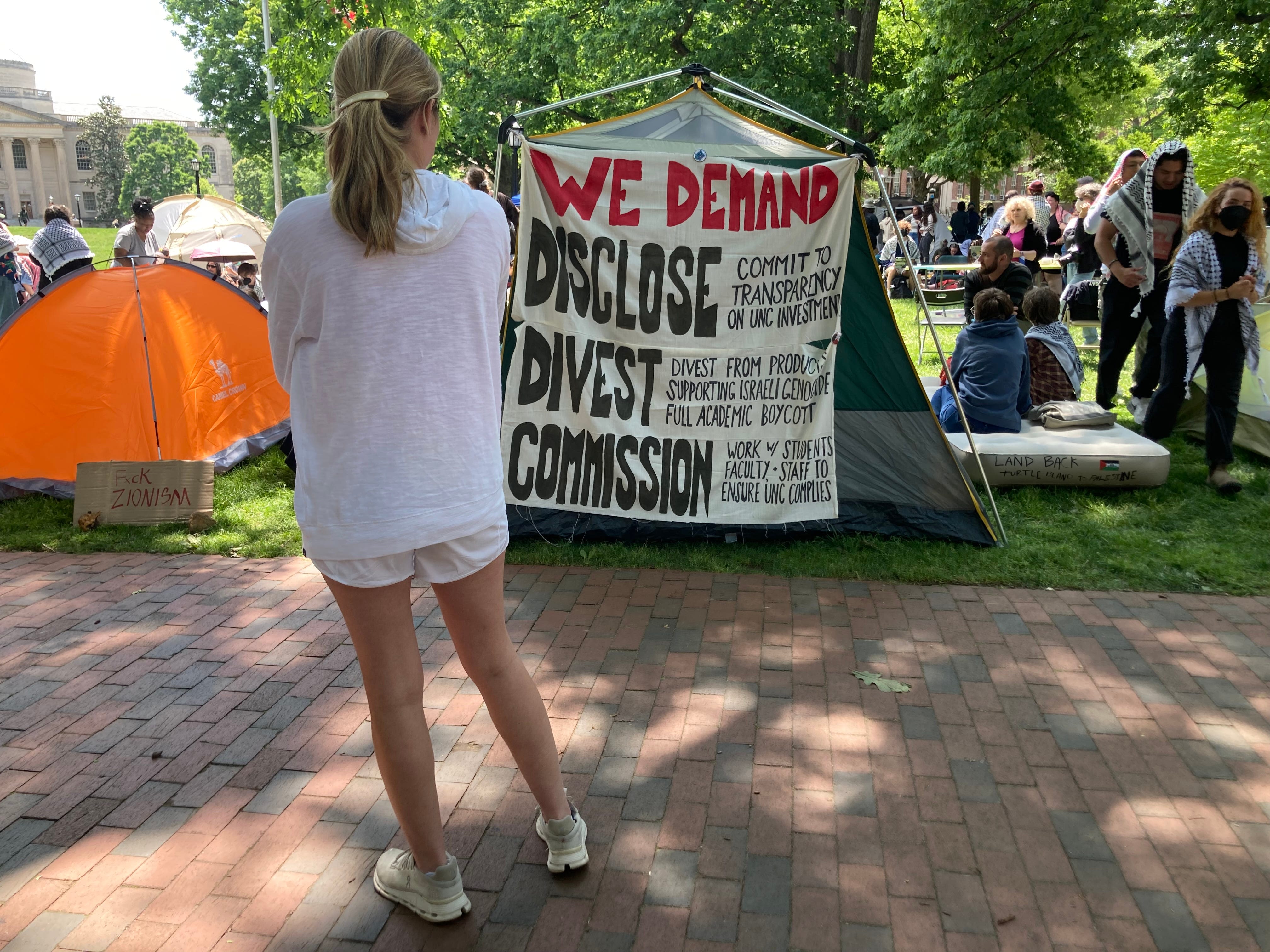 Fundraiser celebrating fraternities that guarded American flag during protest raises $500K