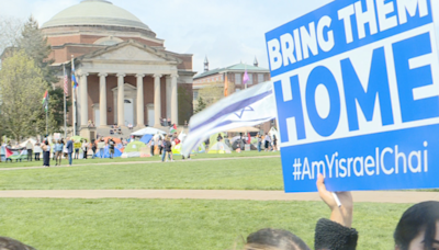 Syracuse University demonstrators peaceful as pro-Israel and pro-Palestine groups meet