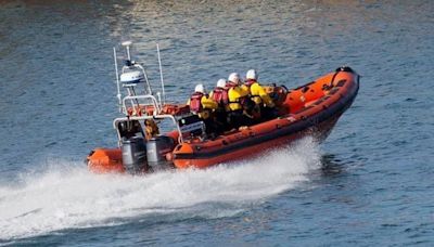 Capsized kayaker in the sea for an hour was hypothermic and very weak