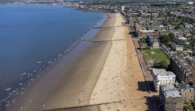 Swimmers advised of ‘risk to human health’ from bacteria at Edinburgh beach