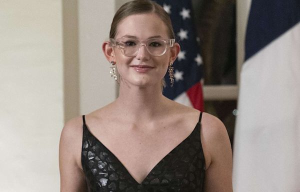 Violet Affleck, 18, Makes Impassioned Speech Against Mask Bans in Los Angeles Government Building