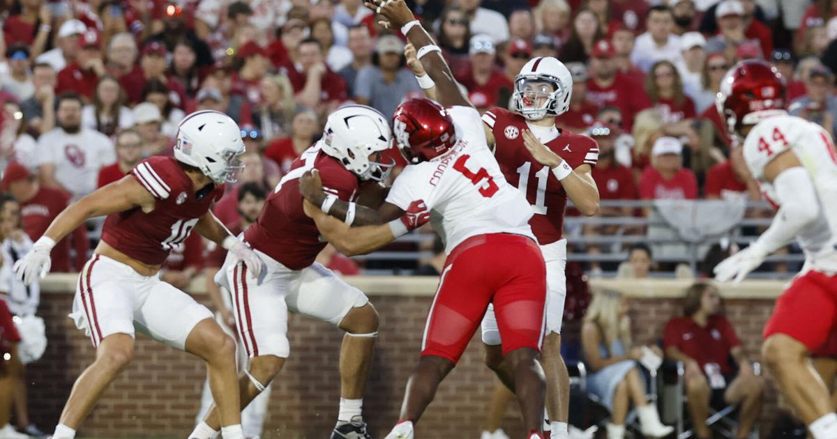 No. 15 OU hangs on to top Houston