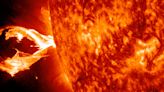 Space claw! Sun shoots powerful flare that knocks out shortwave radio (video)