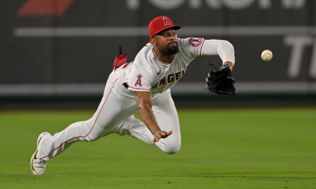Angels experiment with Jo Adell in center field