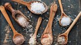 Sal rosa del Himalaya, reducida en sodio, refinada: ¿existe realmente un tipo de sal mejor para la salud?