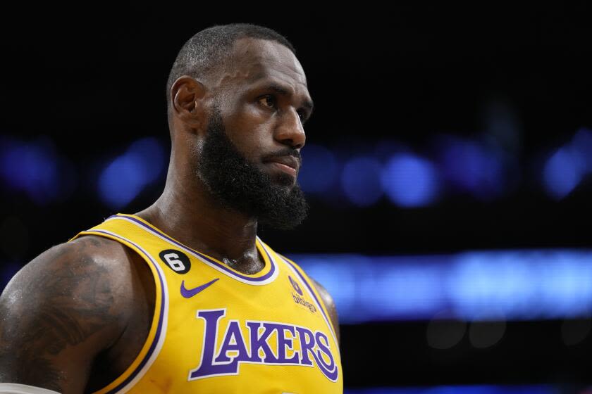 Plaschke: LeBron James' new deal confirms the Lakers' offseason is a bust