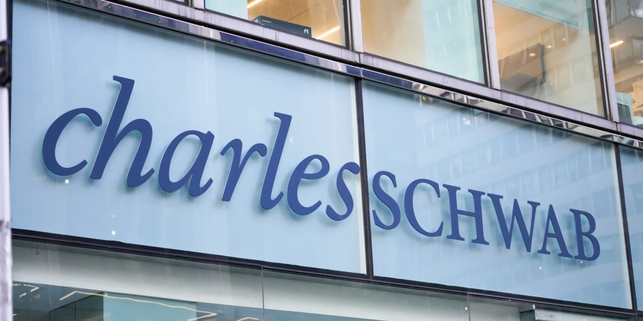 Schwab Stock Rises on Net New Assets Report. Here’s Why.