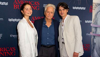 Michael Douglas de sortie avec ses enfants, Carys et Dylan