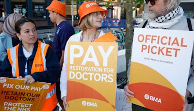 Junior doctors put strikes on hold in 'crucial step' to enter pay talks