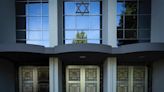 Incendiary device thrown at front doors of Vancouver synagogue, says Jewish federation