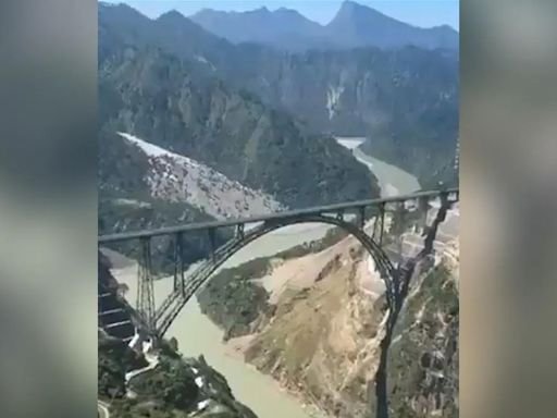 Indian Railways: Ashwini Vaishnaw showcases stunning view of Chenab Bridge – Take a look