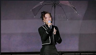 張韶涵、王心凌暴雨開唱！「只唱4首歌」全場怒喊退票 歌迷怒批：詐騙