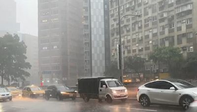 快訊／雷雨狂炸大台北！ 松山機場宣布：暫停地面作業