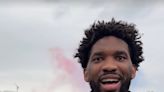 No desfile de abertura de Paris-2024, Joel Embiid, astro do Dream Team dos EUA, rebate críticas de franceses: 'sou americano'