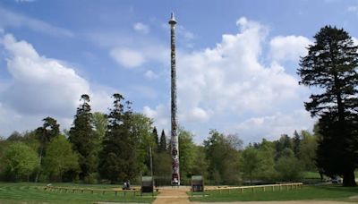 Totem pole gifted to late Queen to be taken down