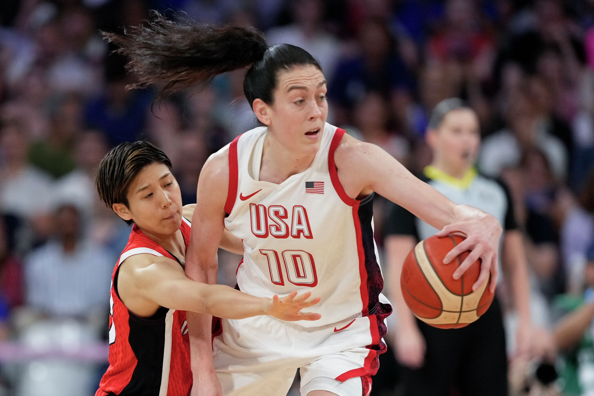 Ex-UConn star Stewart helps US women's basketball team beat Japan, its 56th straight Olympic victory