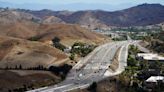 Autopista 101 en Agoura Hills se cierra por las noches por construcción de cruce de vida silvestre - La Opinión