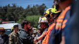 Lluvia de cenizas y fuego feroz: aumentan a 24 los muertos por los incendios forestales en Chile