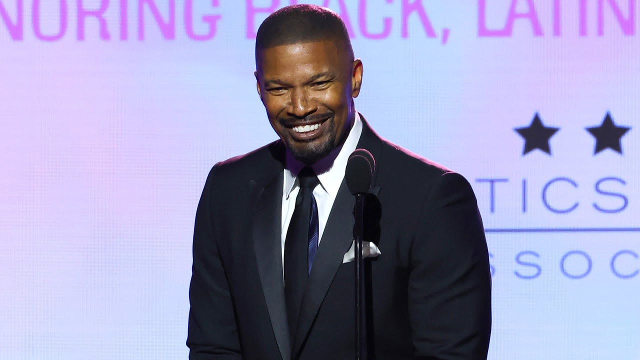 Star Sightings: Jamie Foxx, Selena Gomez and More Celebrities