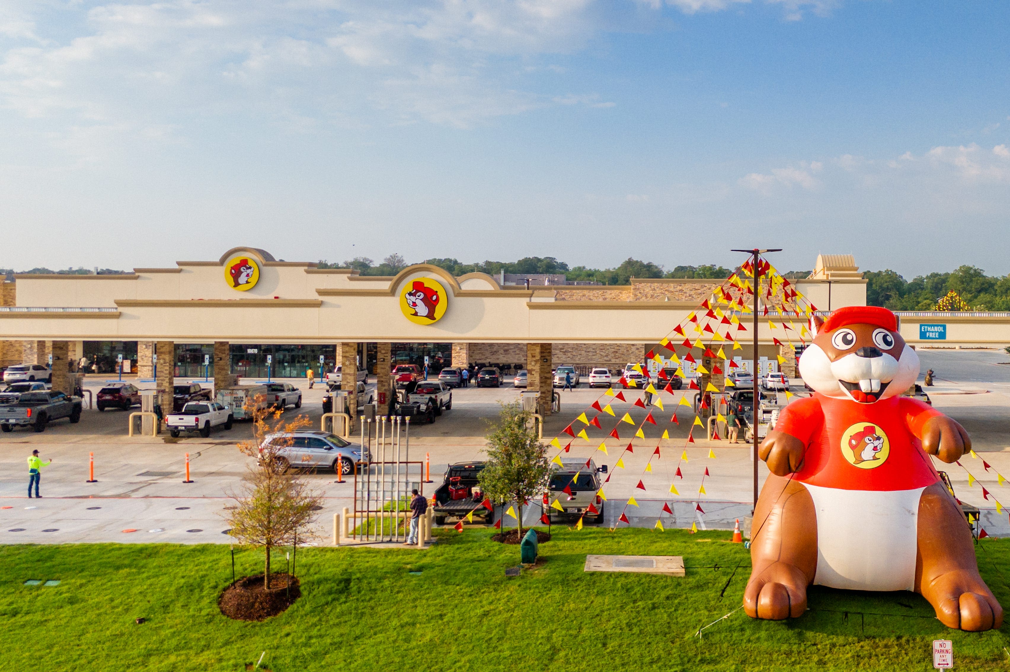 South Carolina man suing Buc-ee's says he was injured by giant inflatable beaver: Lawsuit