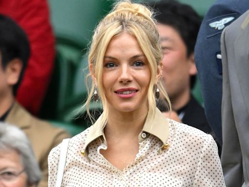 El look ‘lady’ de Sienna Miller o cómo ser la invitada más bohemia de Wimbledon (y en cualquier evento de día)