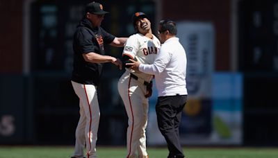 Wade exits Giants-Phillies game after sustaining left leg injury