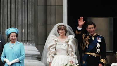 Leitura labial revela o que a Rainha Elizabeth II e Charles falaram para Diana após casamento há 43 anos