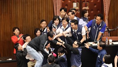 台灣民意基金會民調／5成8支持藐視國會罪 517朝野混戰31.6%挺「這黨」