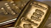 Bonds’ Decades-Long Lead Over Gold Vanishes as Debt Worries Grow