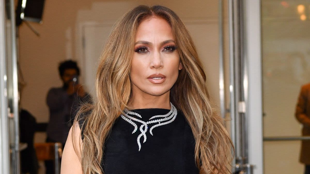 This Is the Only LA-Based Hair Colorist Jennifer Lopez Trusts With Her Teddi Bear Blonde Hair