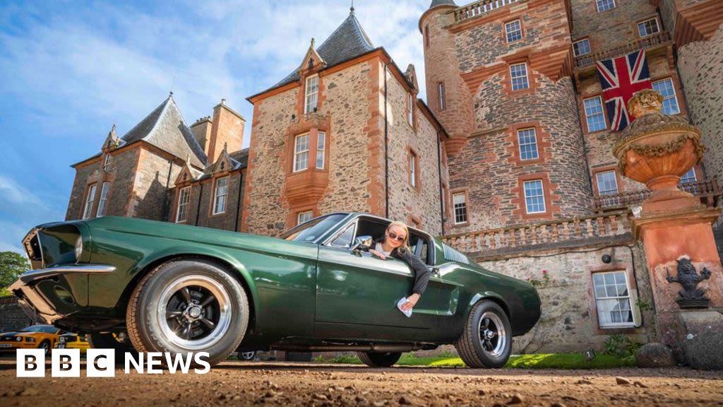 Classic Ford Mustangs roar into Thirlestane Castle's ground
