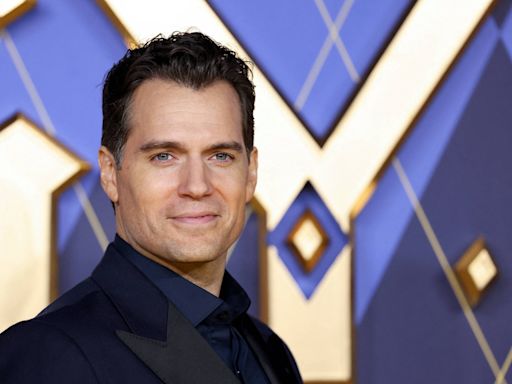 Henry Cavill diz que será pai e mostra quarto do bebê