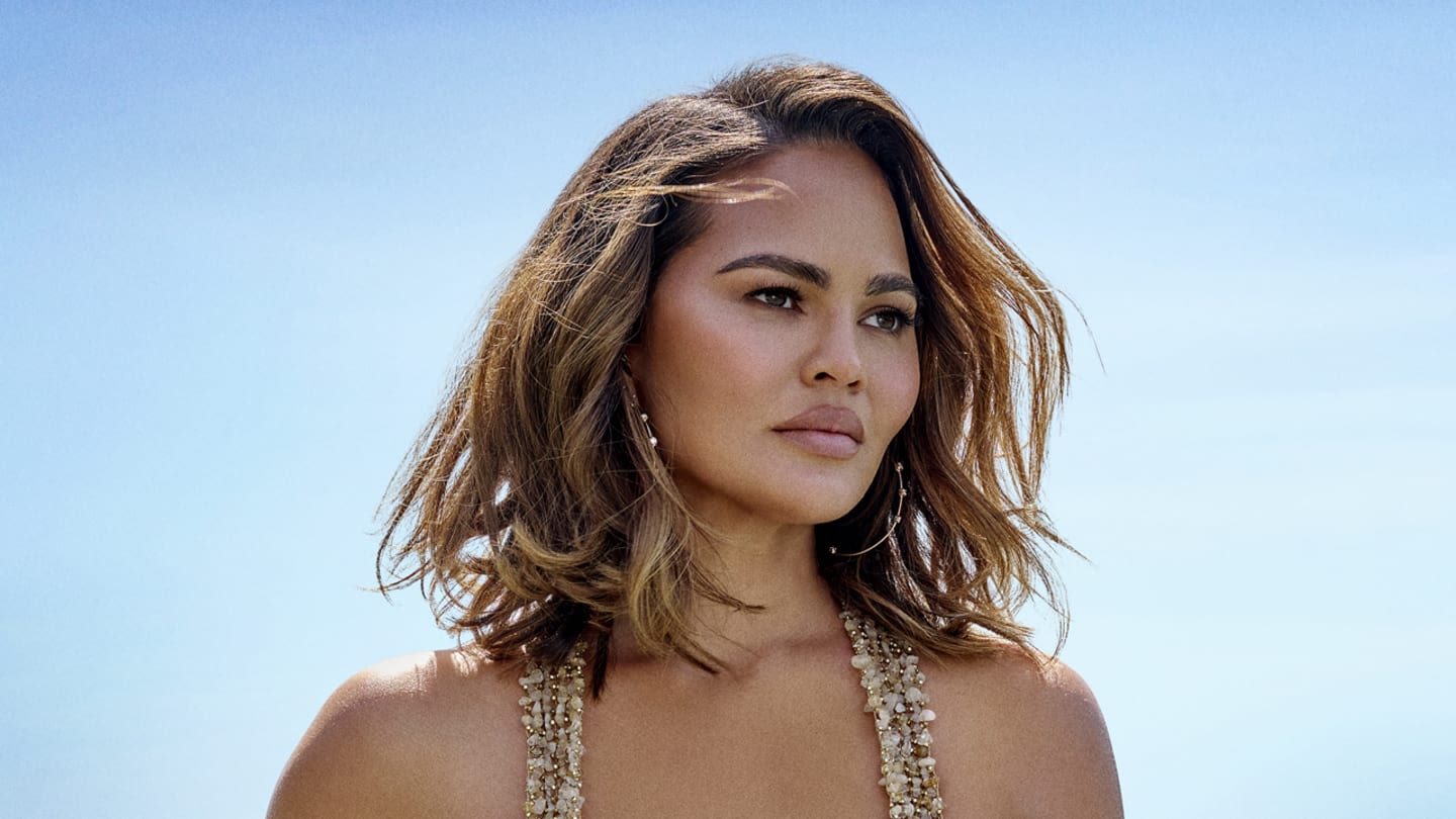 6 Dazzling Photos of SI Swimsuit Cover Model Chrissy Teigen in Her Los Angeles Home