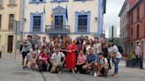 Sidra, queso e historia atrapan en Grado al alumnado de la Escuela de Asturianía
