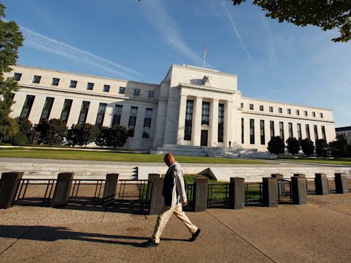 The Fed is 'getting closer' to cutting interest rates, top official says