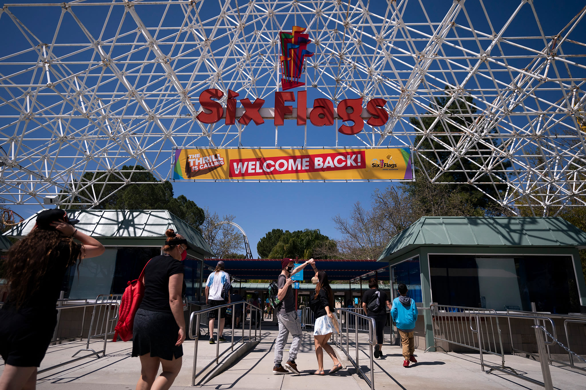 Popular Calif. roller coaster strands riders in the air