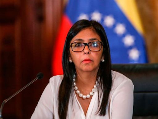 Venezuela: a la vicepresidenta Delcy Rodríguez se le cayó un árbol encima durante el paso del huracán Beryl