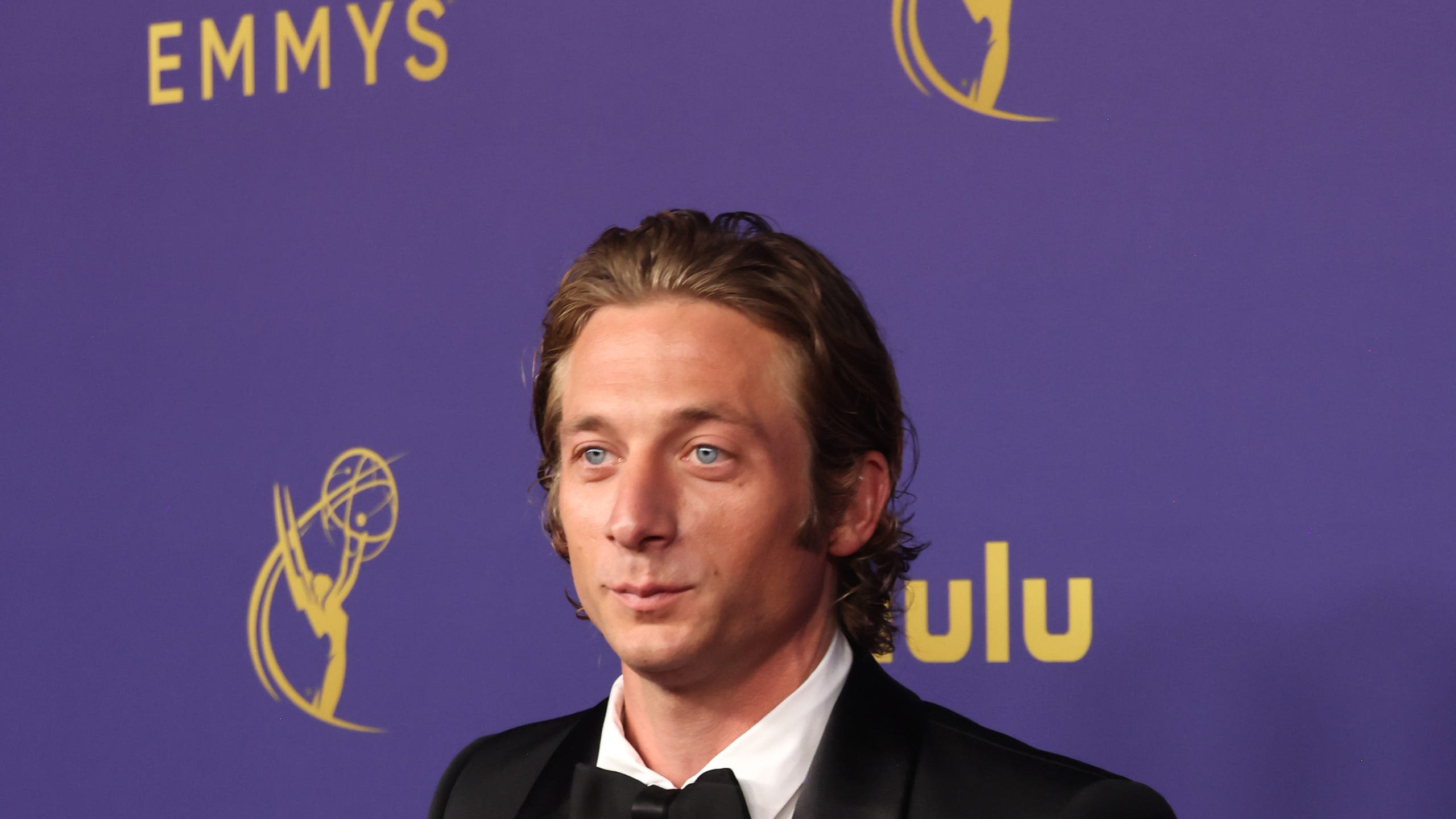 Jeremy Allen White Keeps it Classic at the Emmys