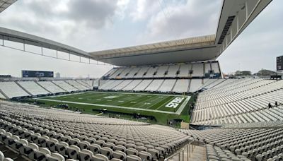 Eagles get their 1st glimpse of Corinthians Arena in São Paulo