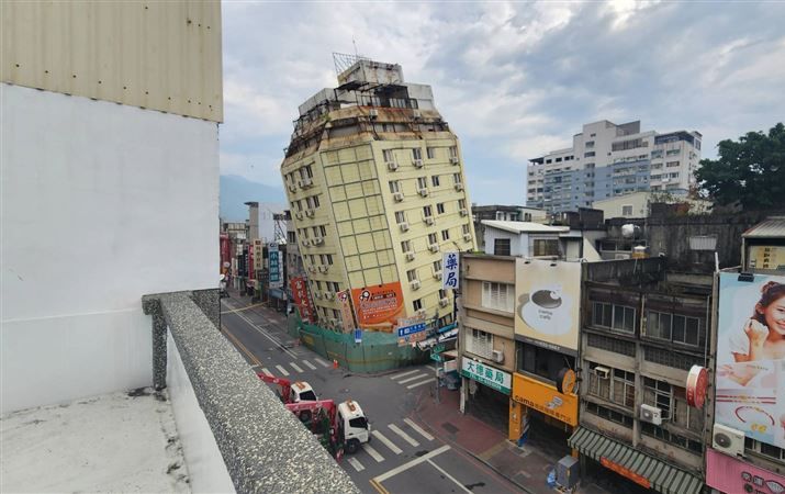 花蓮富凱大飯店傾倒…拆除進度曝光！縣府建管處：恐比天王星大樓難拆