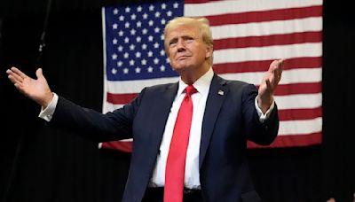 Trump claims Harris rally crowd is FAKE and posts 'AI doctored photo'