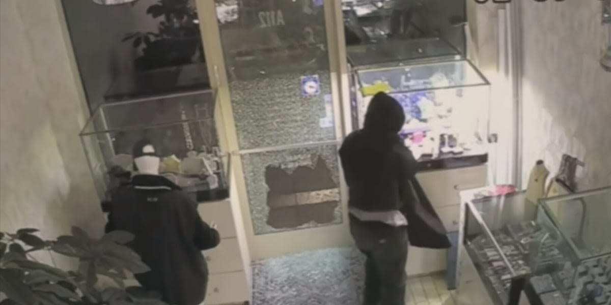 Caught on video: Thief steals $250,000 in jewelry from Scottsdale store