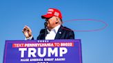 Fotografías muestran el momento en que bala impacta oreja de Donald Trump