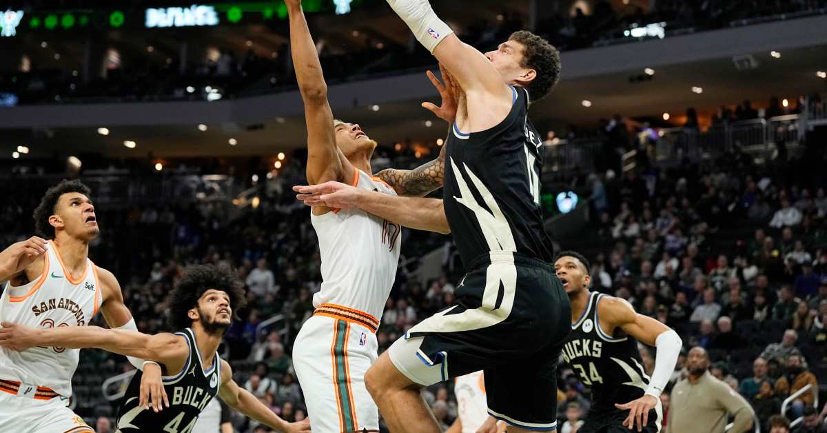 Spurs 'Interested' in Trading for Brook Lopez