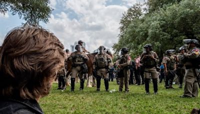 Policía de Texas dispersa protestas pro-palestina en universidad de Austin