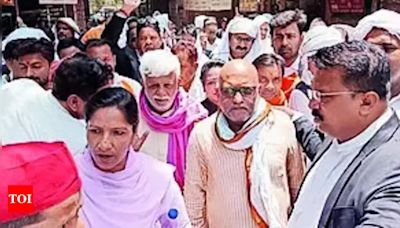 Ajay Rai woos legal fraternity on last day of campaigning | Varanasi News - Times of India