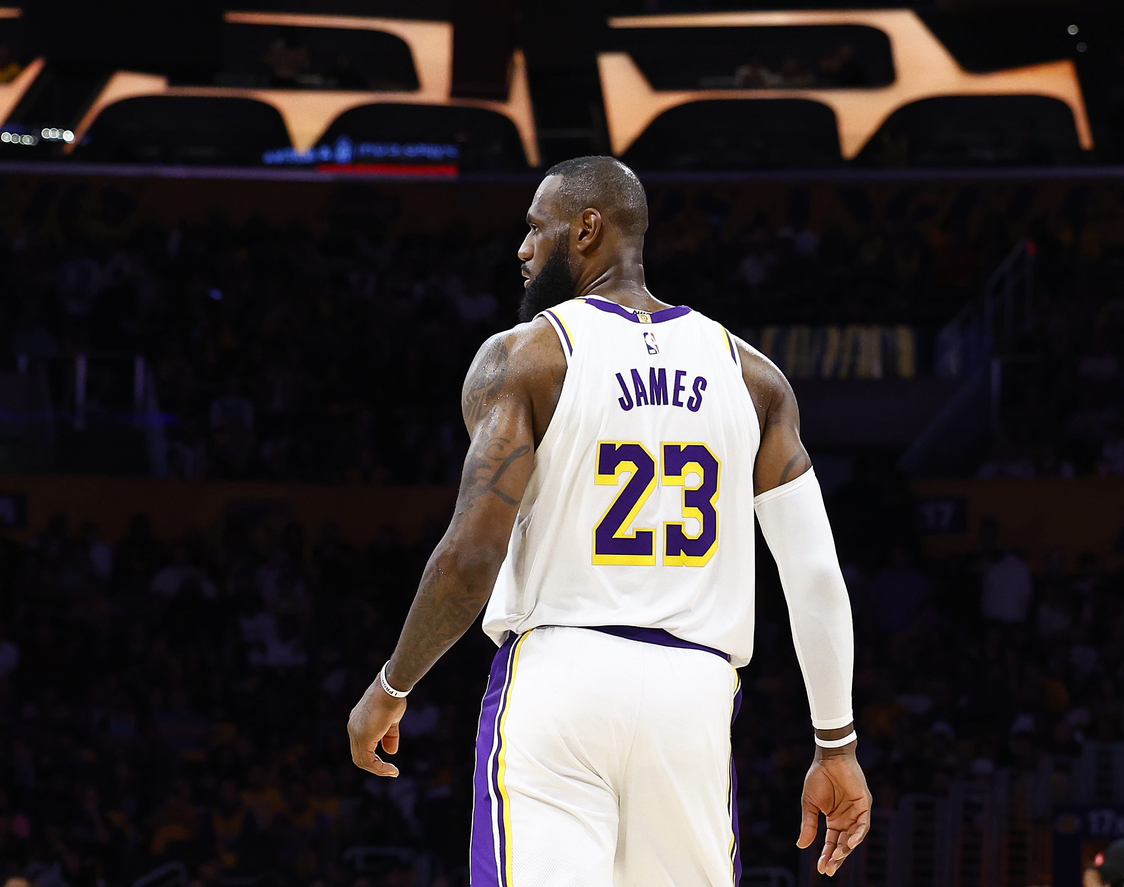 As expected, LeBron James reportedly plans to sign 2-year, $104M deal with Los Angeles Lakers