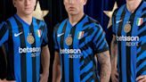 Lautaro Martínez, modelo de la particular presentación de la camiseta del Inter