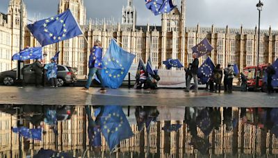 Eleições no Reino Unido: raiva de políticos tradicionais fortalece líder populista pró-Brexit