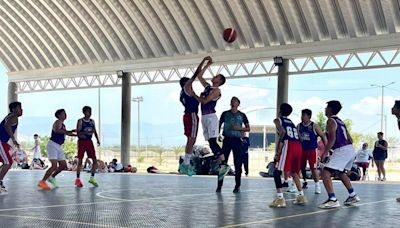 Escuela de Ixcaquixtla busca formar jóvenes promesa en Basquetbol